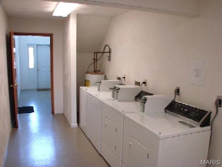 PINETREE ESTATES - Residential Lease