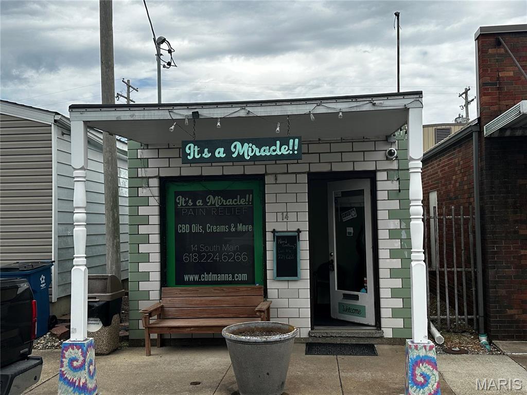Great economical place to start a business right in the heart of downtown Trenton! Located in the TIF district. Bring you creativity to and talents to Main Street Trenton. Building includes : Foyer (7x12) office (14x12) and half bathroom (10x7). Location: Downtown