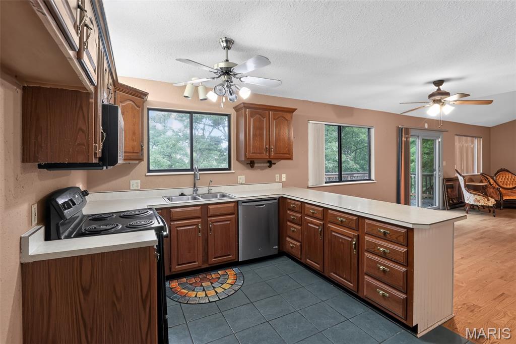 Lake Cattails 03 - Residential