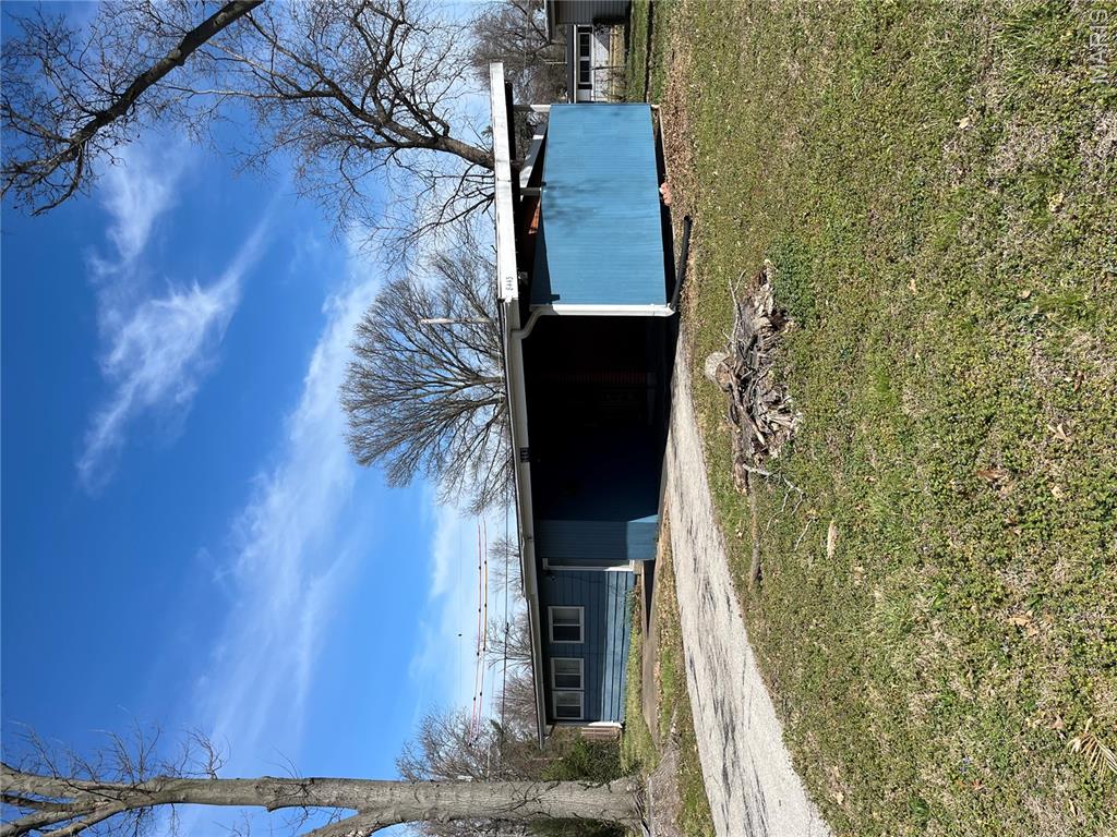 3 bed 2 bath home ready for a new owner!  Close to main highways and the airport!