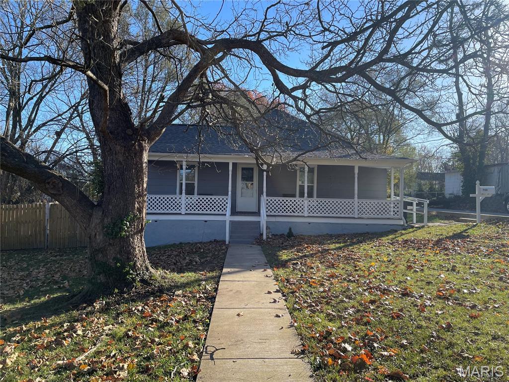 Price reduction and seller will consider paying up to $4000 in seller concessions for buyer prepaids and closing costs.  Cute, updated home with lots of room sitting on a corner lot.  3 bedrooms and 2 full bathrooms.  There is a bonus room off the master bedroom that is currently being used as a dressing room but could be a 4th bedroom.  Nice size living room with a reading nook off to the side.  Eat-in kitchen with walk-in pantry and updated appliances.  Utility room on the back.  High ceilings in living room and kitchen.  Covered porch on front and wooden deck on the back.  Fresh paint.  Energy efficient forced air natural gas furnace approximately 5 years old.  Corner lot with privacy fence and chain-link fence.  Large lot that goes from street to street.  12X28 storage building and 10X12 metal shed sitting on concrete slab.  Transferrable home warranty with Choice Home Warranty for approximately $45 per month.  This property will not qualify for USDA, FHA or VA financing.