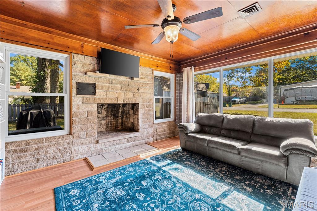 Sulphur Spgs Woods - Residential