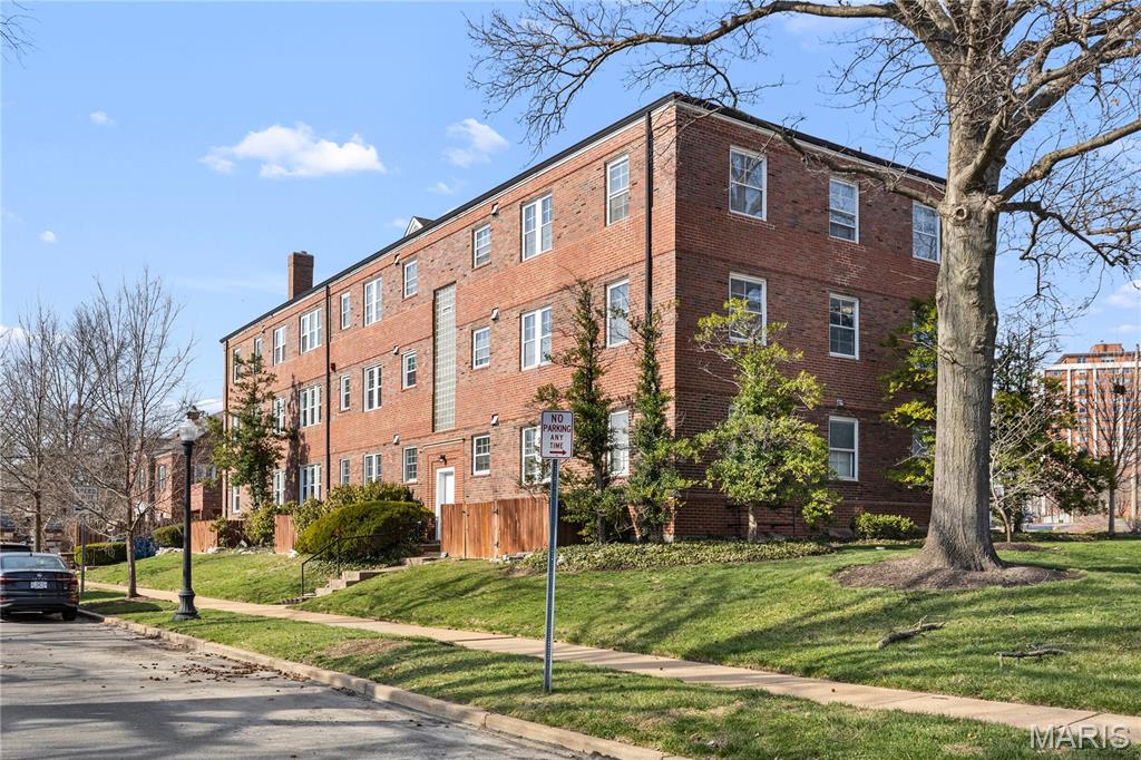 Davis Place Condo - Residential