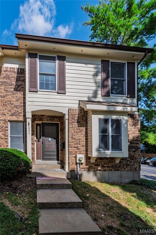 Beautifully Updated 3-Bedroom, 3.5-Bath Townhome in South County!

Welcome home to this spacious and beautifully updated 3-bedroom, 3.5-bath townhome in South County. The home features a newly updated kitchen with newer appliances, fresh paint, new carpet, and laminate flooring throughout. Living room with gas fireplace for cozy nights .

The finished lower level offers additional living space, a full bathroom,—perfect for a family room, office, or entertainment area. Enjoy the outdoors from the private deck and fenced-in yard.

Additional highlights include two assigned parking spaces and access to the community pool. With plenty of updates and versatile living space, this townhome is move-in ready and a great place to call home!