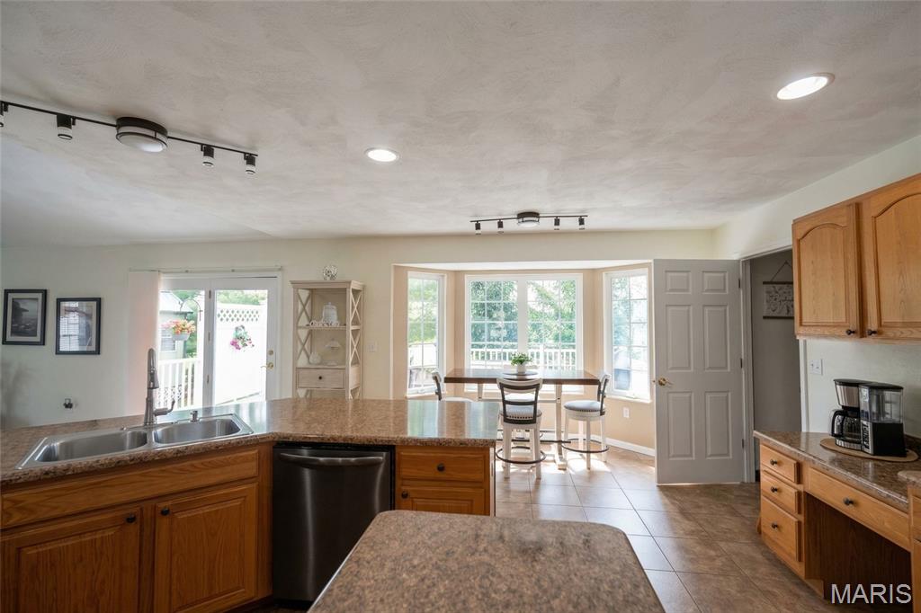 Woodsview Manor - Residential