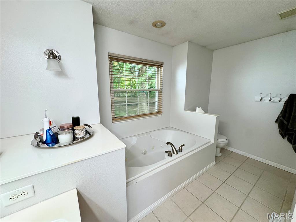 Lincoln Mdws #2 - Residential Lease