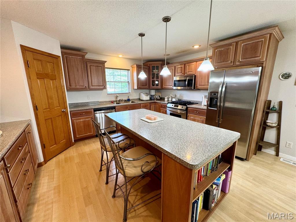 Lincoln Mdws #2 - Residential Lease