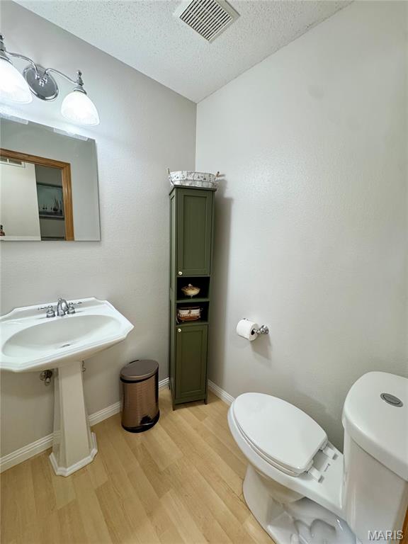 Lincoln Mdws #2 - Residential Lease