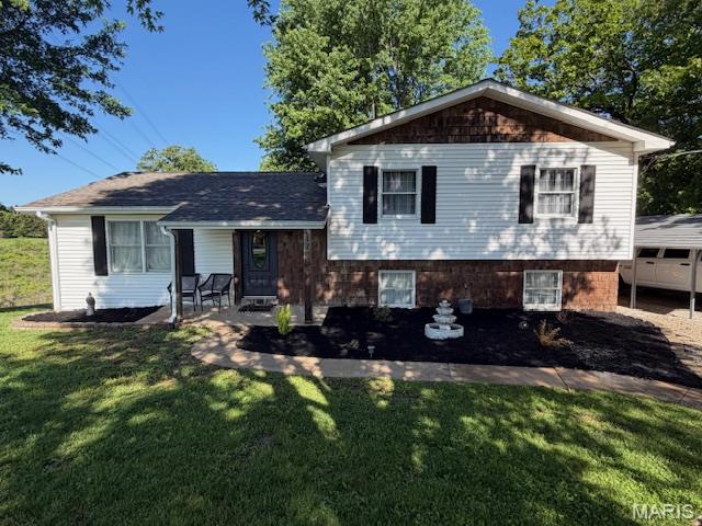 PRICED TO SELL AND THE SELLER IS MOTIVATED!!  
Don't miss this opportunity to own this great property!  Schedule your showing and bring us an offer!!
Charming 3 bedroom, 2 bath home located in the desirable R-7 school district.  This well maintained property features an updated bathroom/laundry area and a functional layout with comfortable living spaces. Kitchen features granite countertops, pantry and walks out to a covered side patio where you can enjoy the beautiful sunsets. The partially finished lower level offers additional room for a family area or recreational space plus extra storage and walks out to a concrete patio.  There is an additional storage/workshop area in basement with separate outside entrance.  Home is being sold AS IS!