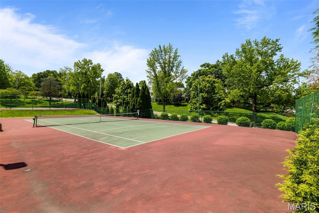 Brentwood Forest Condo Ph Six T - Residential