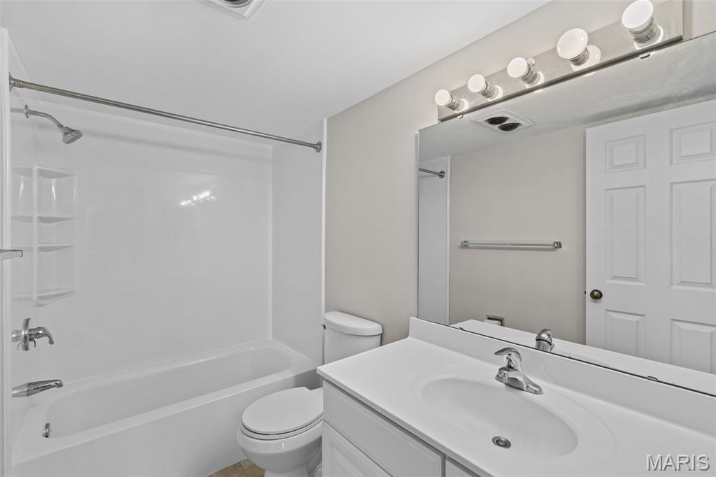 Brentwood Forest Condo Ph Six T - Residential
