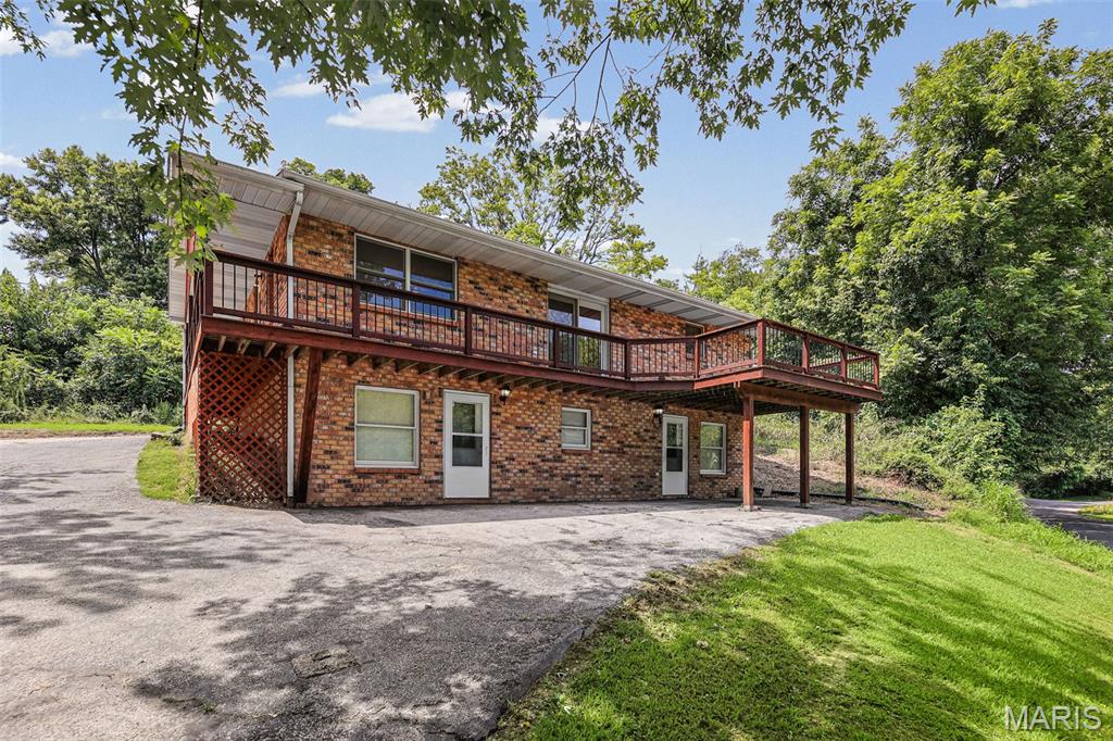 This 2 bedroom, 2 bath home is situated on 3 lots, and there are 3 additional lots inlcuded which are all well maintained. Home has many updates, and you will love the balcony overlooking your large yard. Additional lots with an RV hookup offer space to park your RV. Call for your chance to view this lovely raised ranch home.