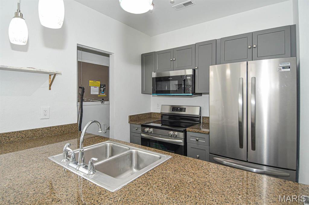 Pershing Condo - Residential