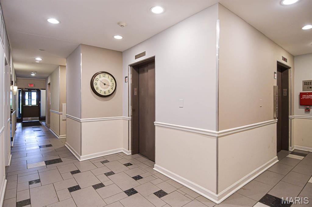 Pershing Condo - Residential