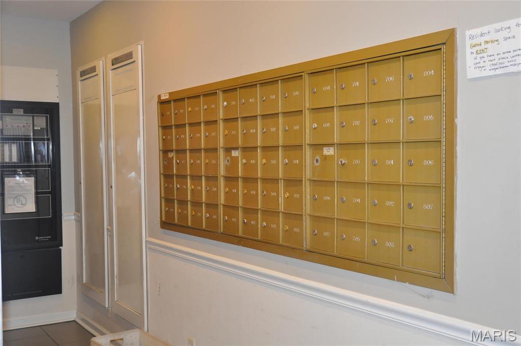 Pershing Condo - Residential