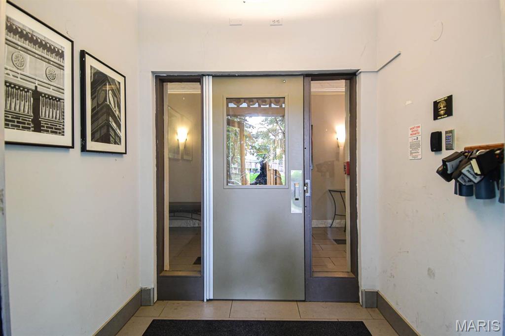 Pershing Condo - Residential