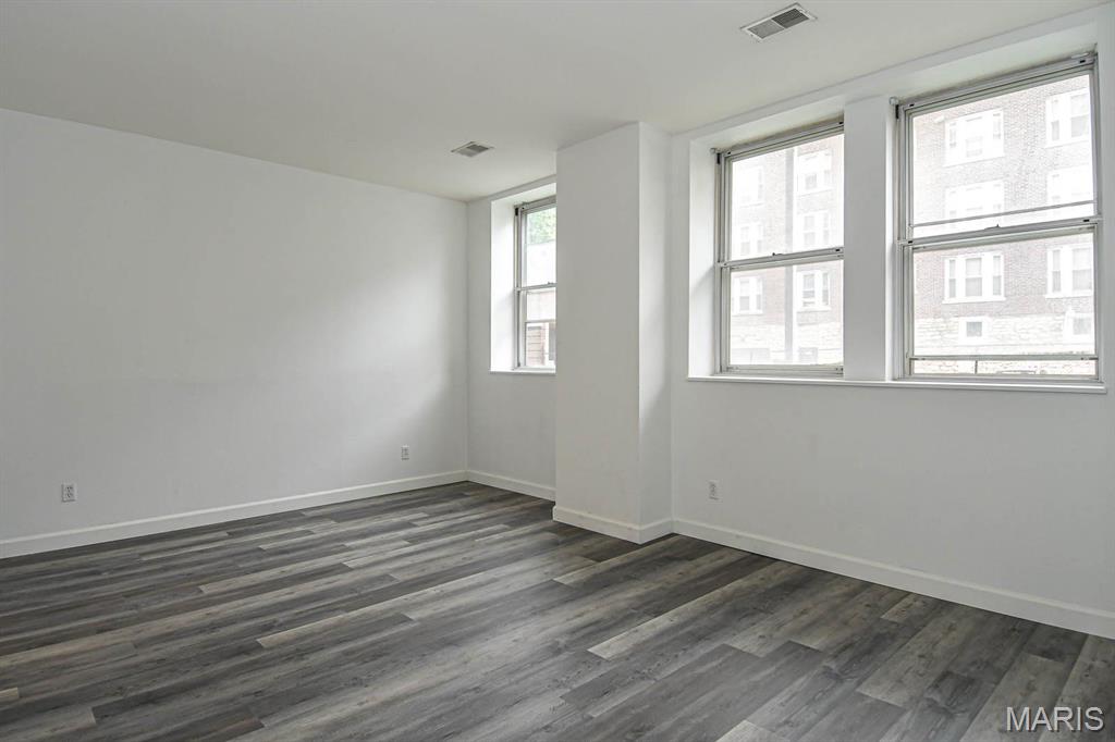 Pershing Condo - Residential