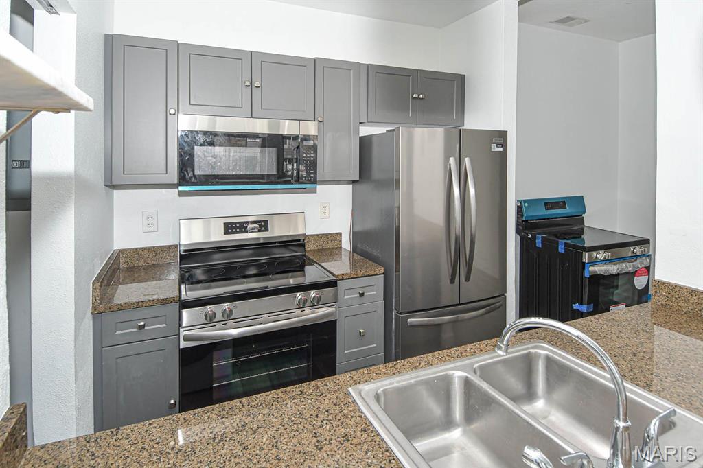 Pershing Condo - Residential