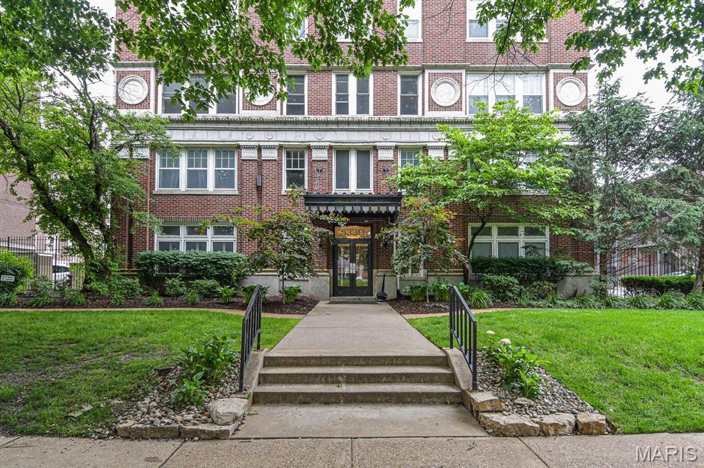 Pershing Condo - Residential