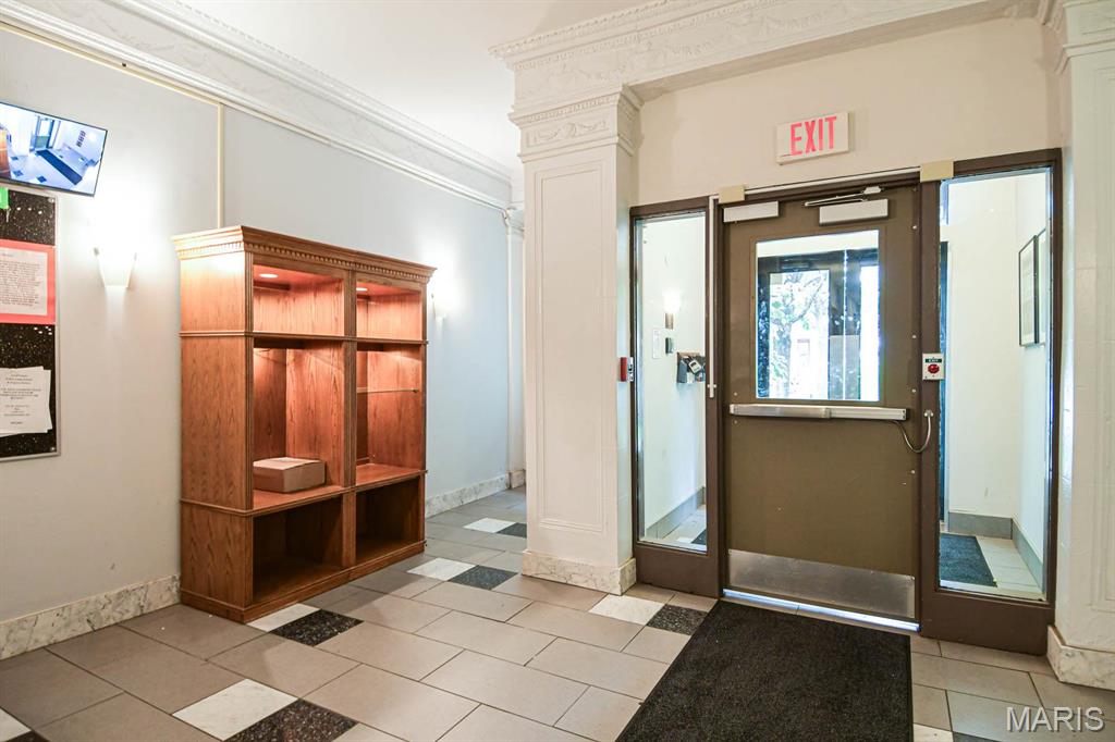 Pershing Condo - Residential