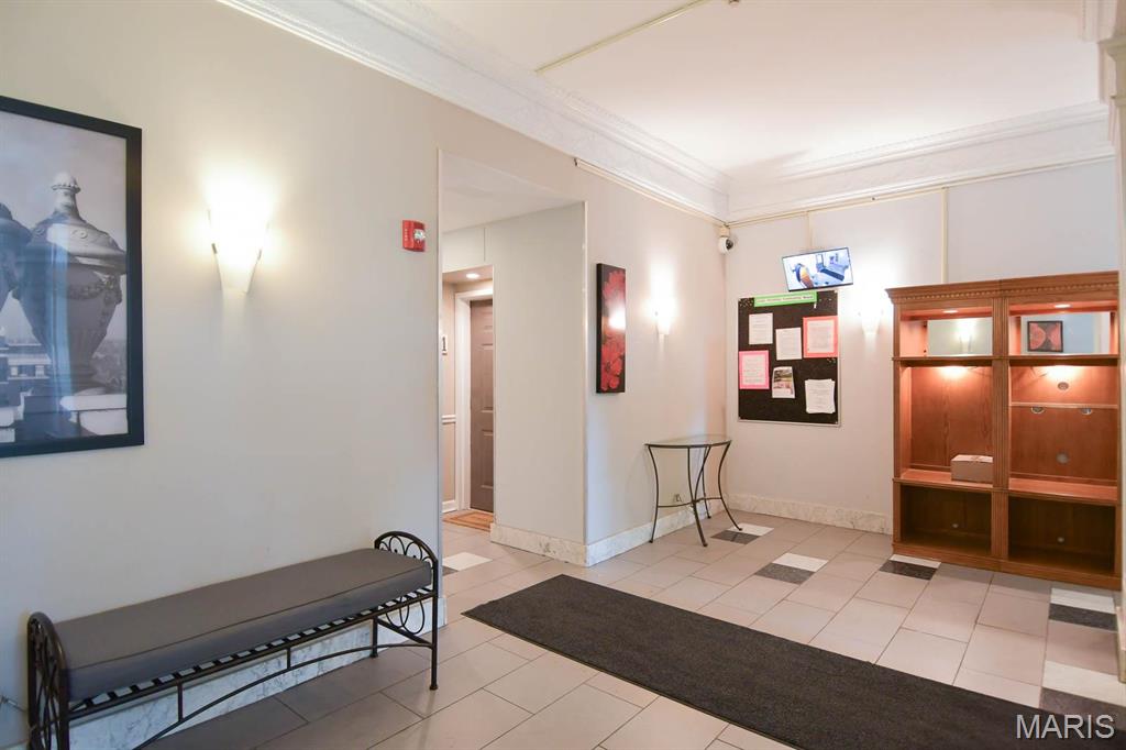 Pershing Condo - Residential