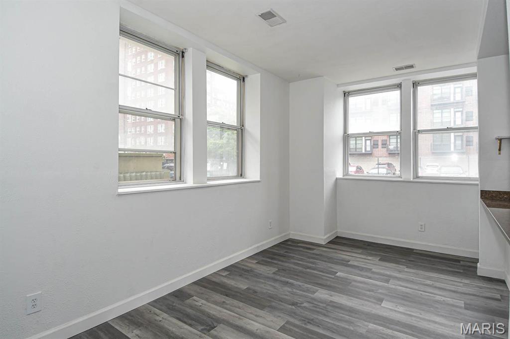 Pershing Condo - Residential