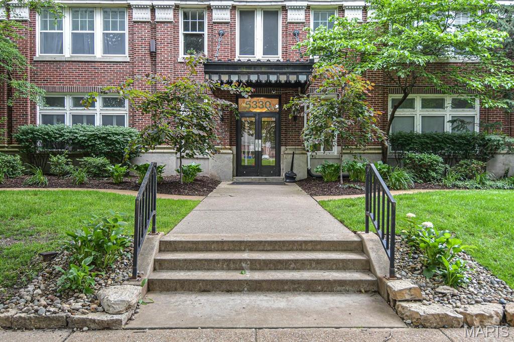 Pershing Condo - Residential