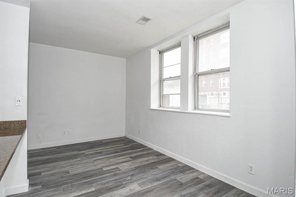 Pershing Condo - Residential