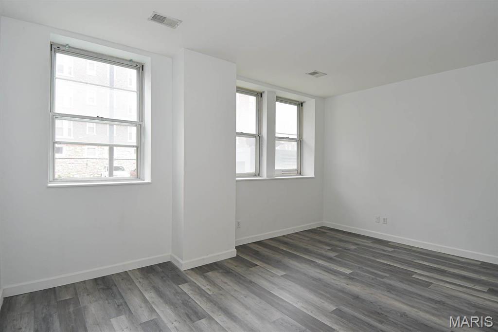 Pershing Condo - Residential
