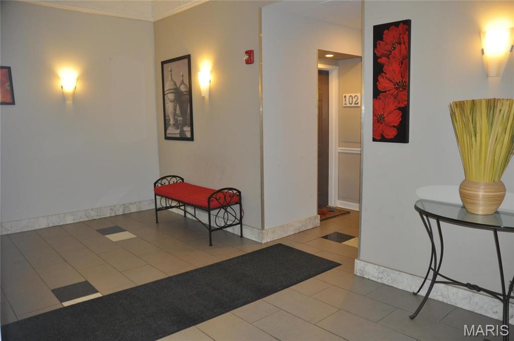 Pershing Condo - Residential