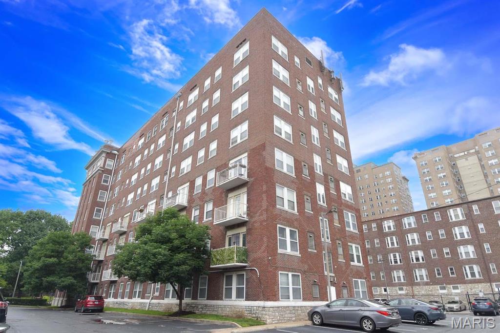 Pershing Condo - Residential
