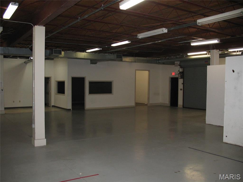 R & M 02 - Commercial Lease