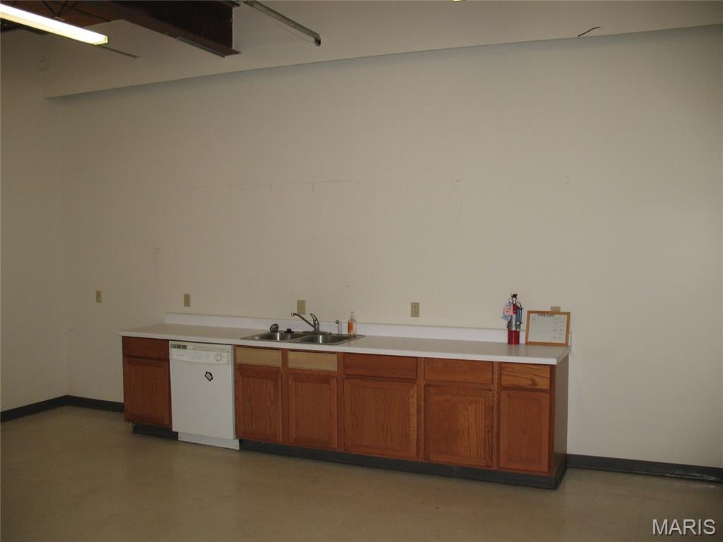 R & M 02 - Commercial Lease