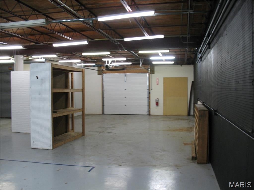 R & M 02 - Commercial Lease