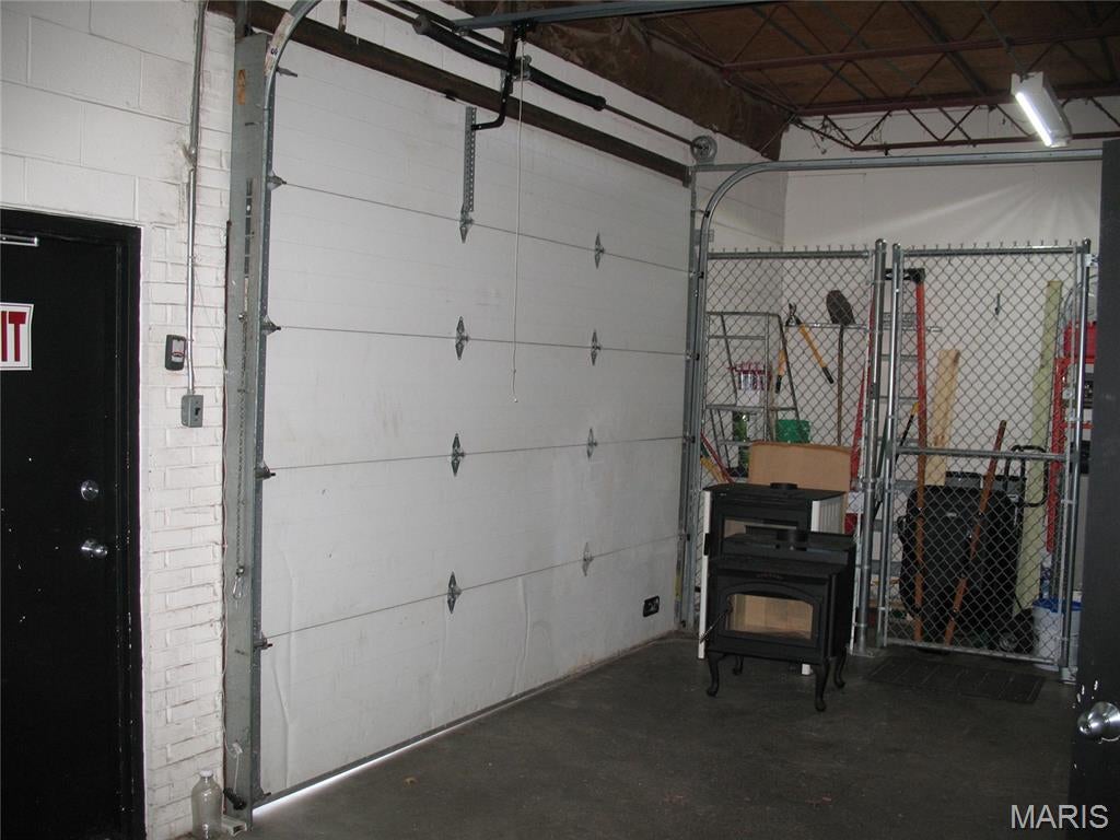 R & M 02 - Commercial Lease
