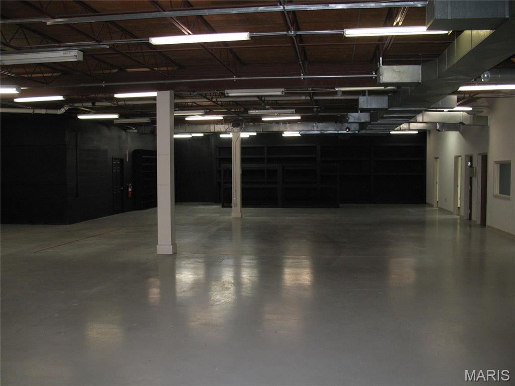 R & M 02 - Commercial Lease