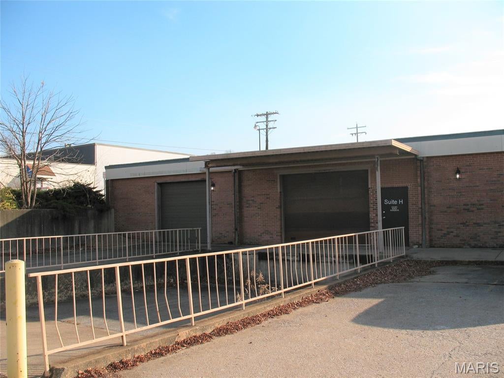 R & M 02 - Commercial Lease