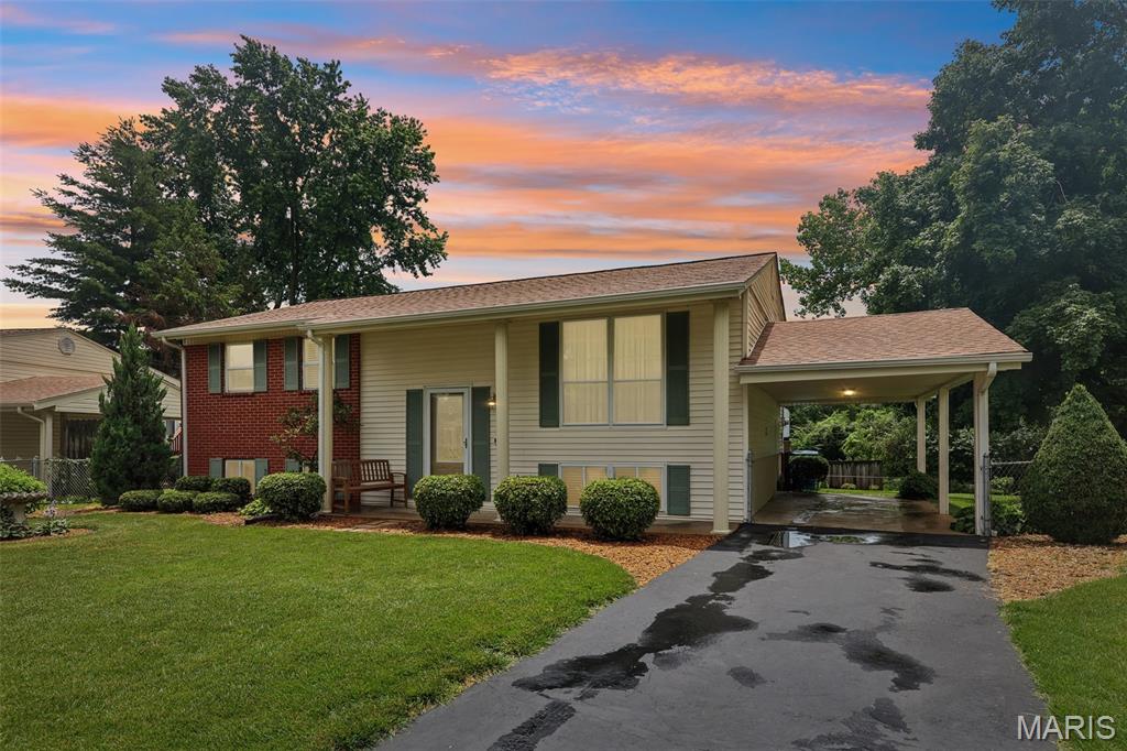 Welcome home to this beautifully maintained 4-bedroom, 2.5-bath residence in the heart of Maryland Heights! From the moment you arrive, you'll appreciate the pride of ownership evident throughout this move-in ready home. Inside, beautiful hardwood floors flow through much of the main level, while recessed lighting and classic six-panel doors create a warm and inviting atmosphere.
The spacious main level offers comfortable living and entertaining spaces, including a primary suite with its own private bath. Two additional bedrooms on the main level provide flexibility for family, guests, or a home office.
Step outside and enjoy one of the home's most impressive features—a covered deck overlooking the level, fenced backyard. Whether you're hosting gatherings, grilling with friends, or simply unwinding after a long day, this outdoor space is sure to become a favorite spot.
The finished lower level provides additional living space with a large family room, fourth bedroom, and convenient half bath, making it ideal for guests, multi-generational living, a home office, or recreation area.
Situated in a prime Maryland Heights location, you'll enjoy convenient access to major highways including I-270, Highway 364, and I-70, making commuting throughout the St. Louis area a breeze. Nearby amenities include Creve Coeur Park, Aquaport, Maryland Heights Community Center, Hollywood Casino Amphitheatre, Westport Plaza, shopping, restaurants, and entertainment options. The home is also just minutes from the Maryland Park Lake District development, offering exciting dining, recreation, and community attractions.
This exceptional home combines comfortable living space, beautiful hardwood flooring, a finished lower level, and an outstanding location. Check out the 3D virtual tour, floor plan, aerial photography, and video walkthrough to fully appreciate everything this wonderful property has to offer!