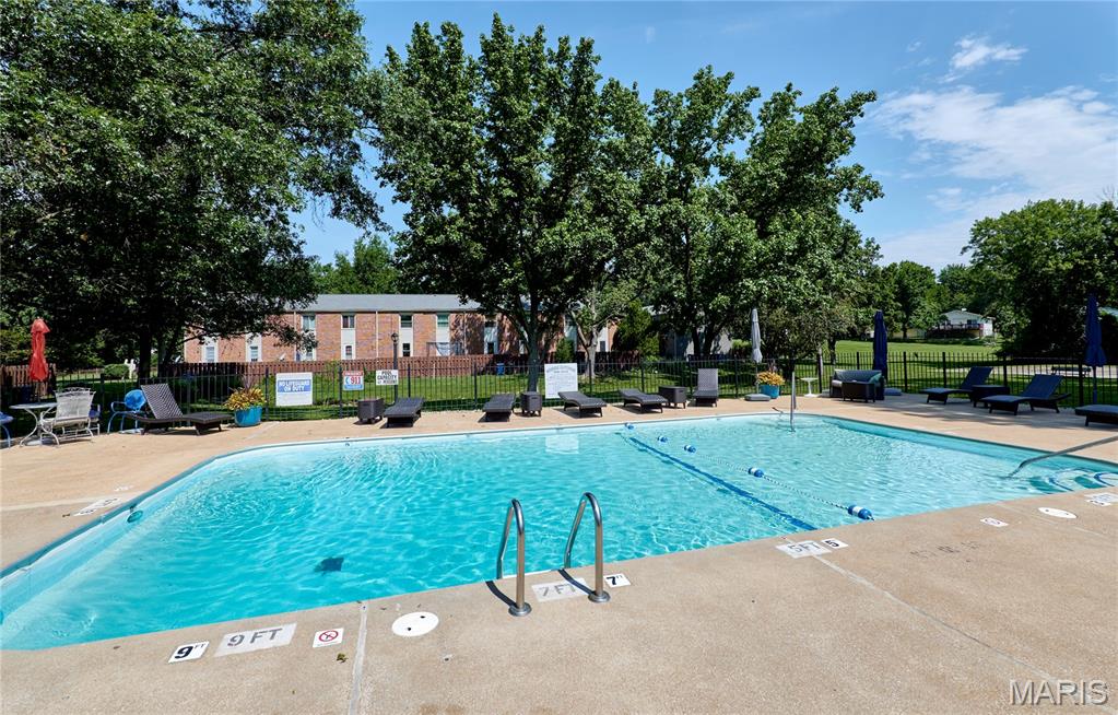Rossridge Twnhs Condo - Residential