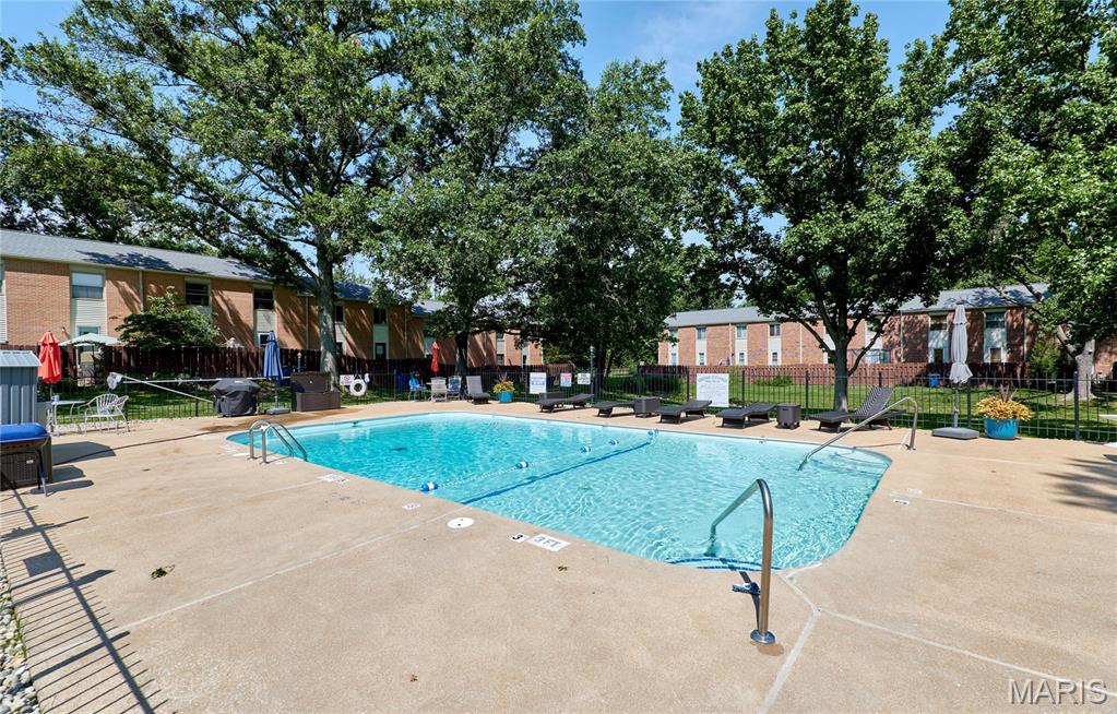 Rossridge Twnhs Condo - Residential