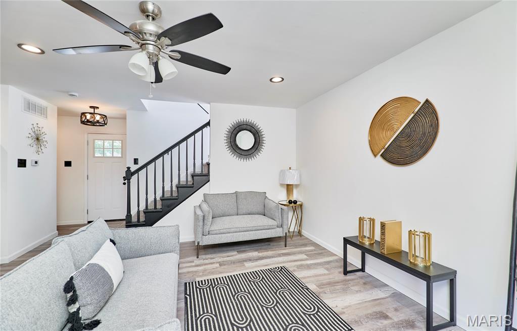 Rossridge Twnhs Condo - Residential
