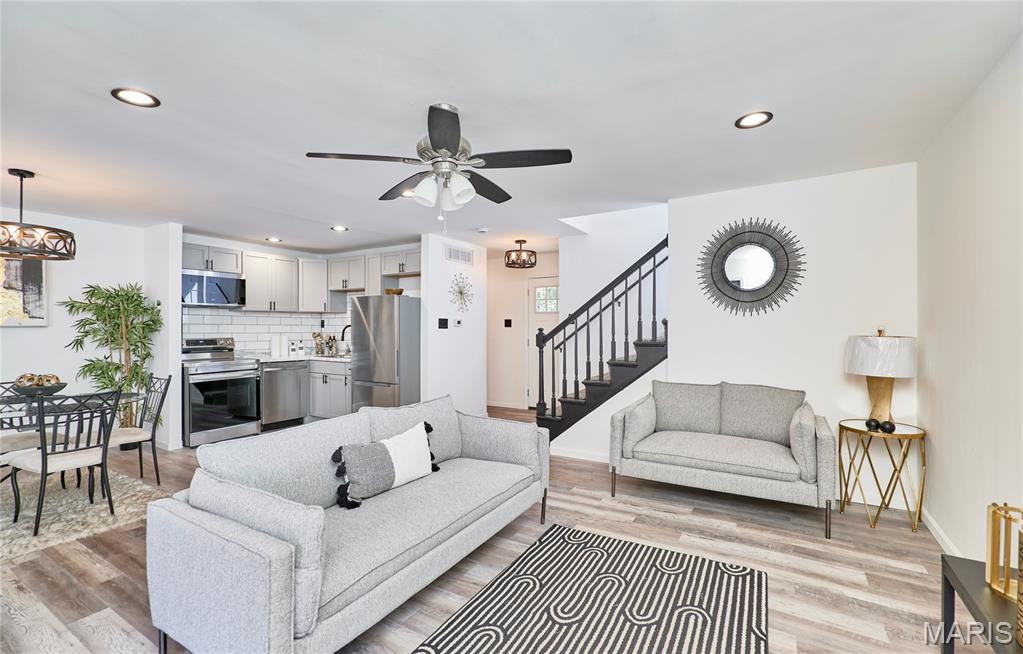 Rossridge Twnhs Condo - Residential