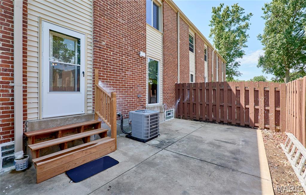 Rossridge Twnhs Condo - Residential