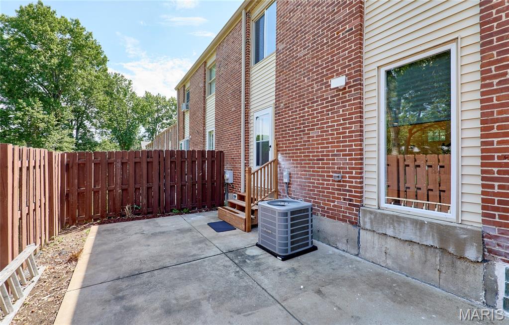 Rossridge Twnhs Condo - Residential
