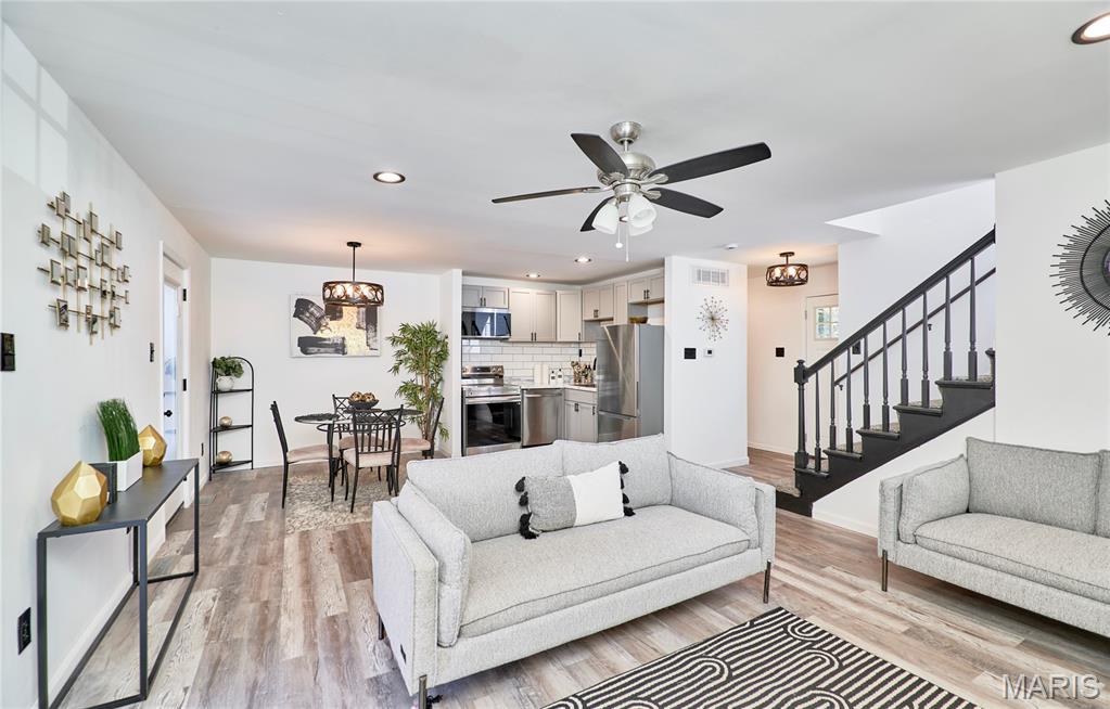 Rossridge Twnhs Condo - Residential