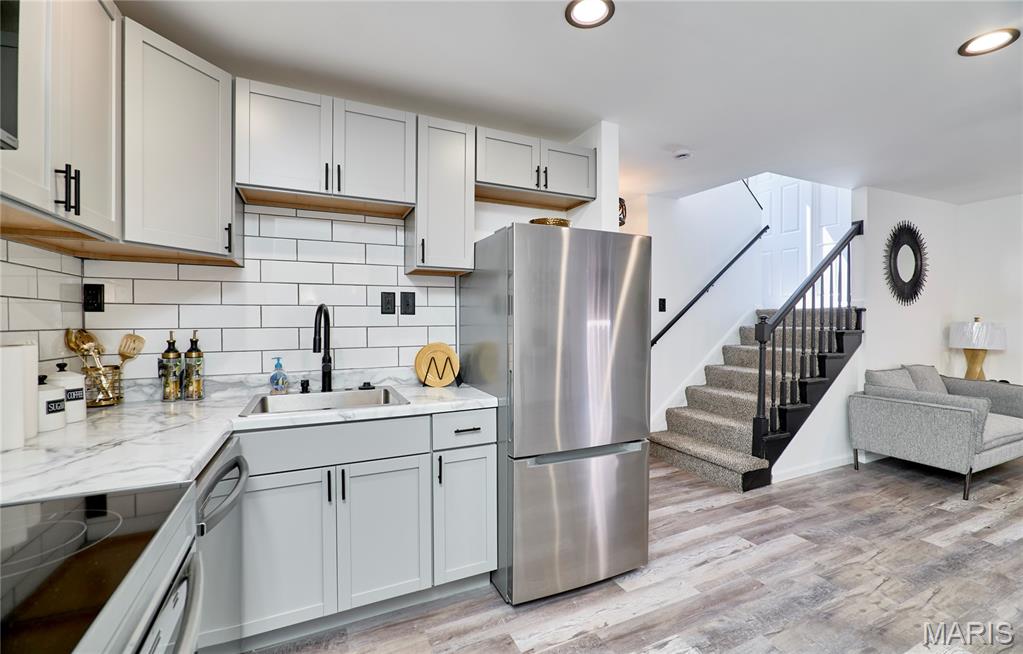 Rossridge Twnhs Condo - Residential