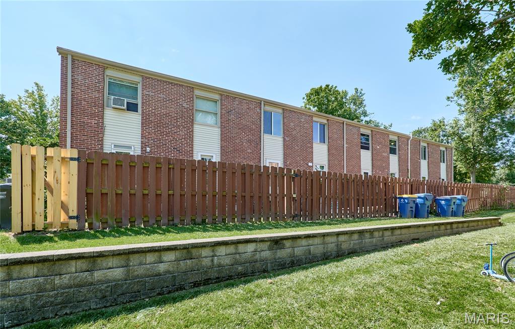 Rossridge Twnhs Condo - Residential