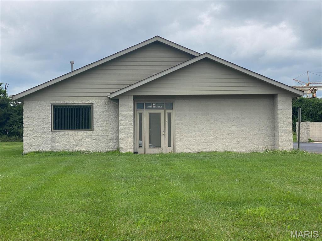 2,720 Sf Warehouse/Office Space.  Break down of office space is roughly 968 SF. Situated on 0.70 acres with roughly 18 parking spots, (2) 12' x 12' electric drive-in doors, and 14' tall ceilings. Warehouse includes floor drains with oil separators, shop sink, and is wired for a high end security system.  A variety of possible uses.  Would be excellent location for a constructions or service trade with shop space & office space.  Also great for gym type use with the super tall ceilings.  Excellent location just of HWY 159 in Glen carbon.  Newer construction built in 2001. Location: Business Park, Industrial Park, Suburban