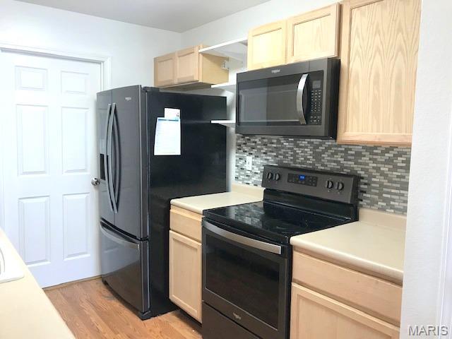 COUNTRY OAKS - Residential Lease