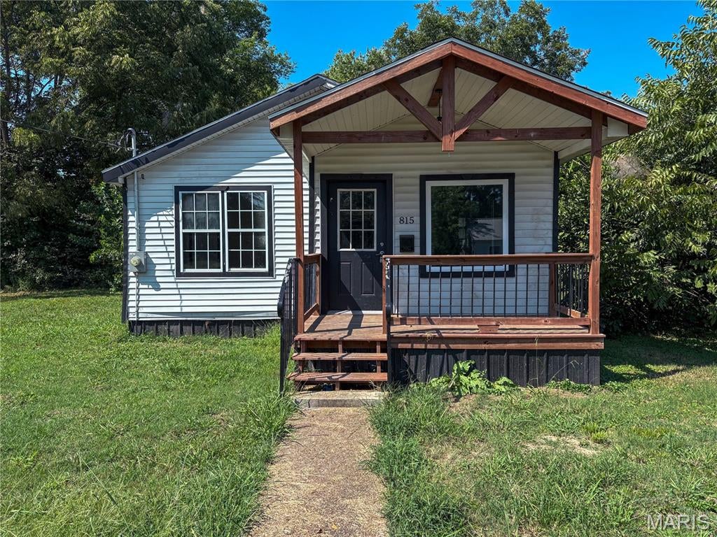 Looking for a cozy, affordable home with plenty of charm? This 2-bedroom, 1-bath home offers 624 square feet of comfortable living space with a practical layout and plenty of natural light throughout. Enjoy your morning coffee or unwind in the evening on the covered front porch, a welcoming space to relax and enjoy the outdoors. The level, easy-to-maintain yard provides plenty of room for outdoor activities, gardening, entertaining, or simply enjoying the fresh air. Whether you're a first-time homebuyer, downsizing, or looking for an investment opportunity, this charming Poplar Bluff home is worth a look!